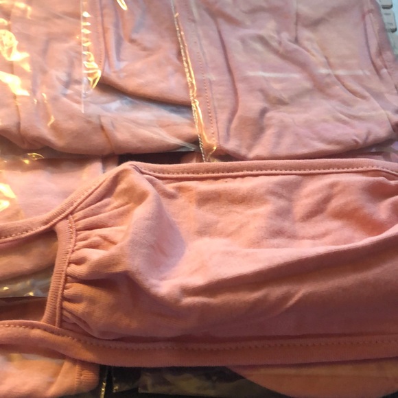 2 for 20! Light pink face mask - Picture 2 of 5